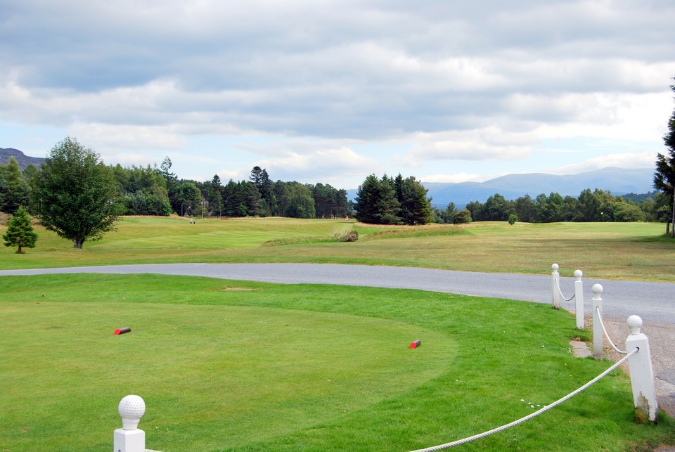 Newtonmore Golf Course - 50 metres from Thistle Dhu 